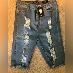 Distressed Bermuda shorts